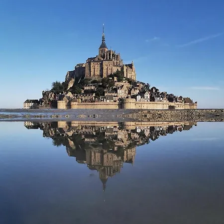 Front De Les Cordylines Vila *