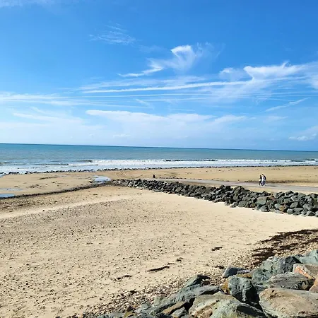 Front De Les Cordylines Vila