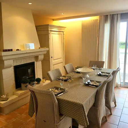 Front De Les Cordylines *