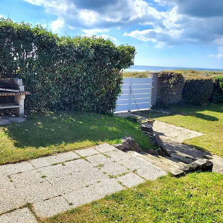 Vila Front De Les Cordylines