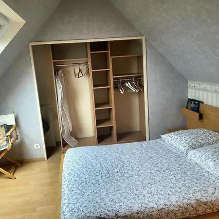 Vila Front De Les Cordylines