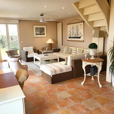 Front De Les Cordylines Villa