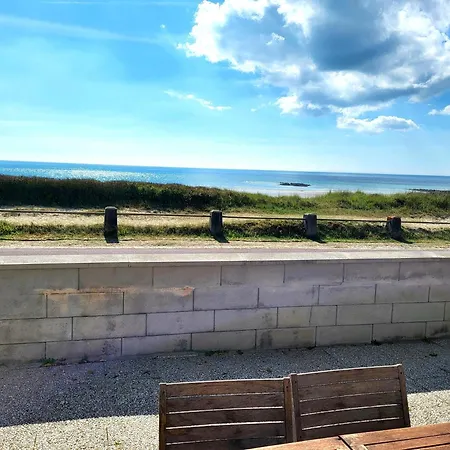 Vila Front De Les Cordylines