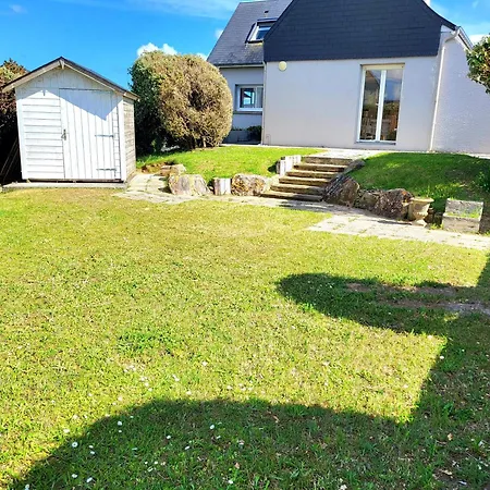 Vila Front De Les Cordylines