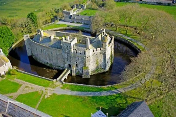 Front De Les Cordylines *