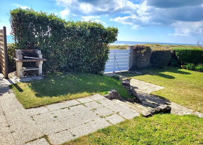 Villa Front De Les Cordylines