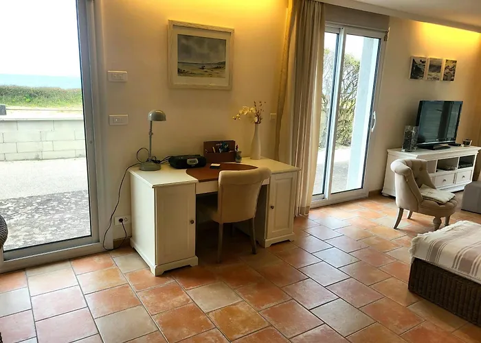 Villa Front De Les Cordylines *