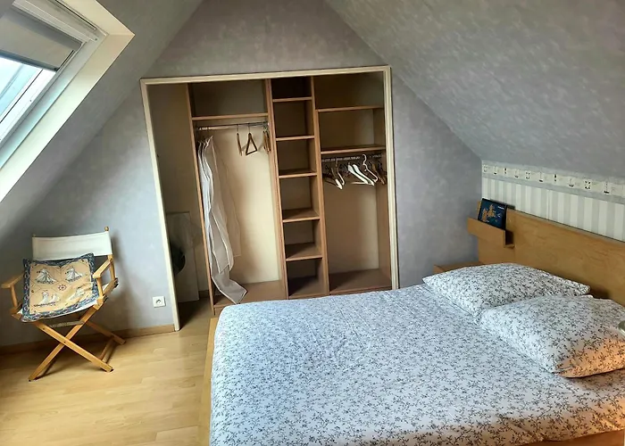 Villa Front De Les Cordylines