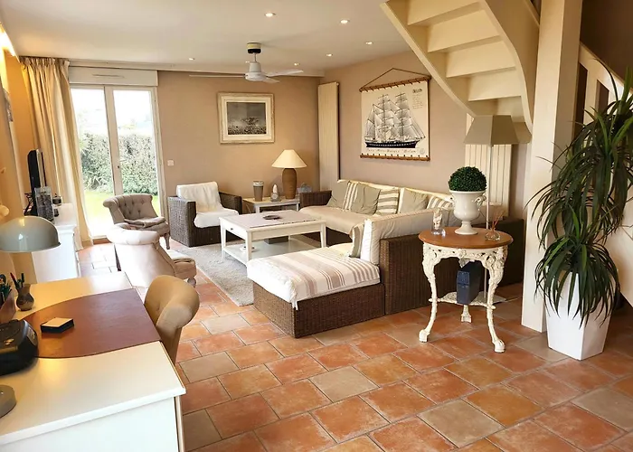 Front De Les Cordylines Villa