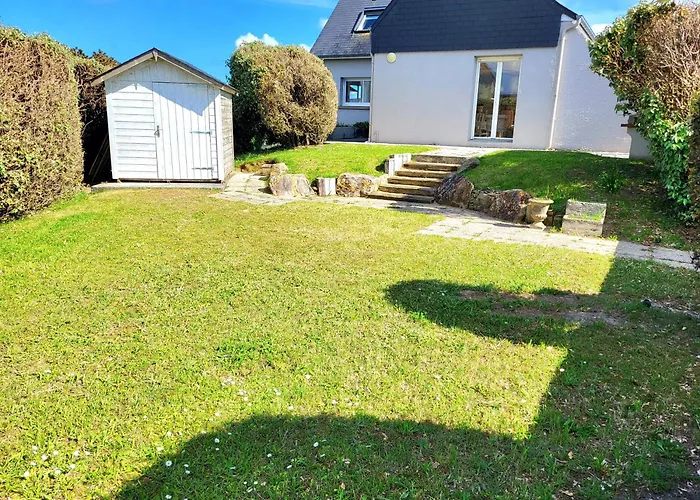 Villa Front De Les Cordylines